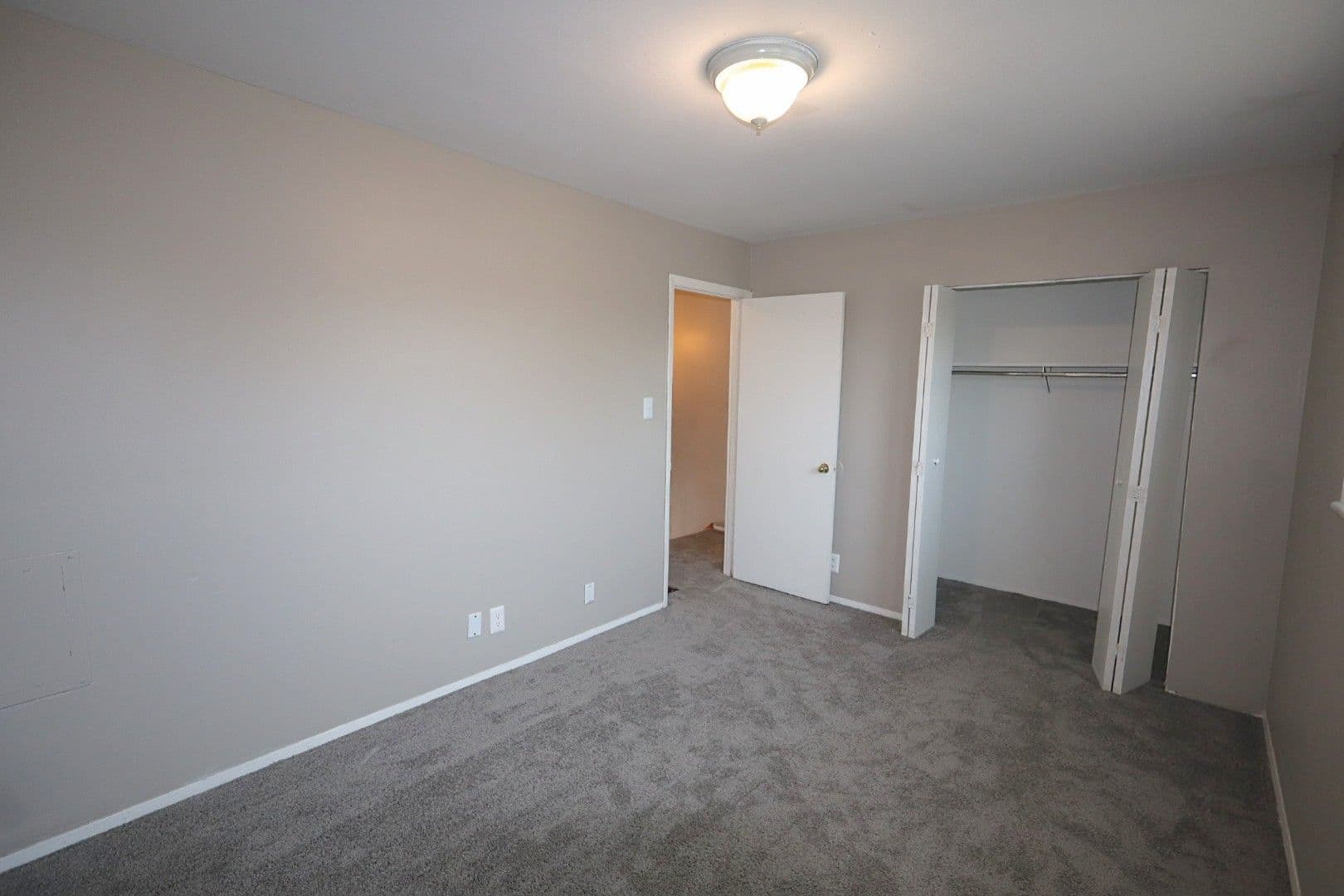 Evansville Apartment: 1210 Vista Court