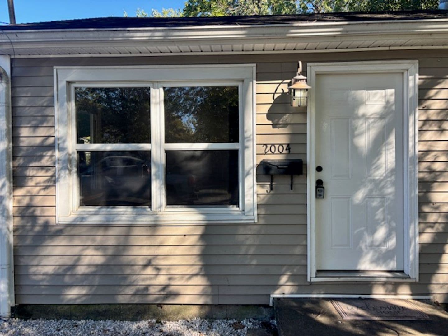 Evansville House: 2004 Elmendorf Avenue