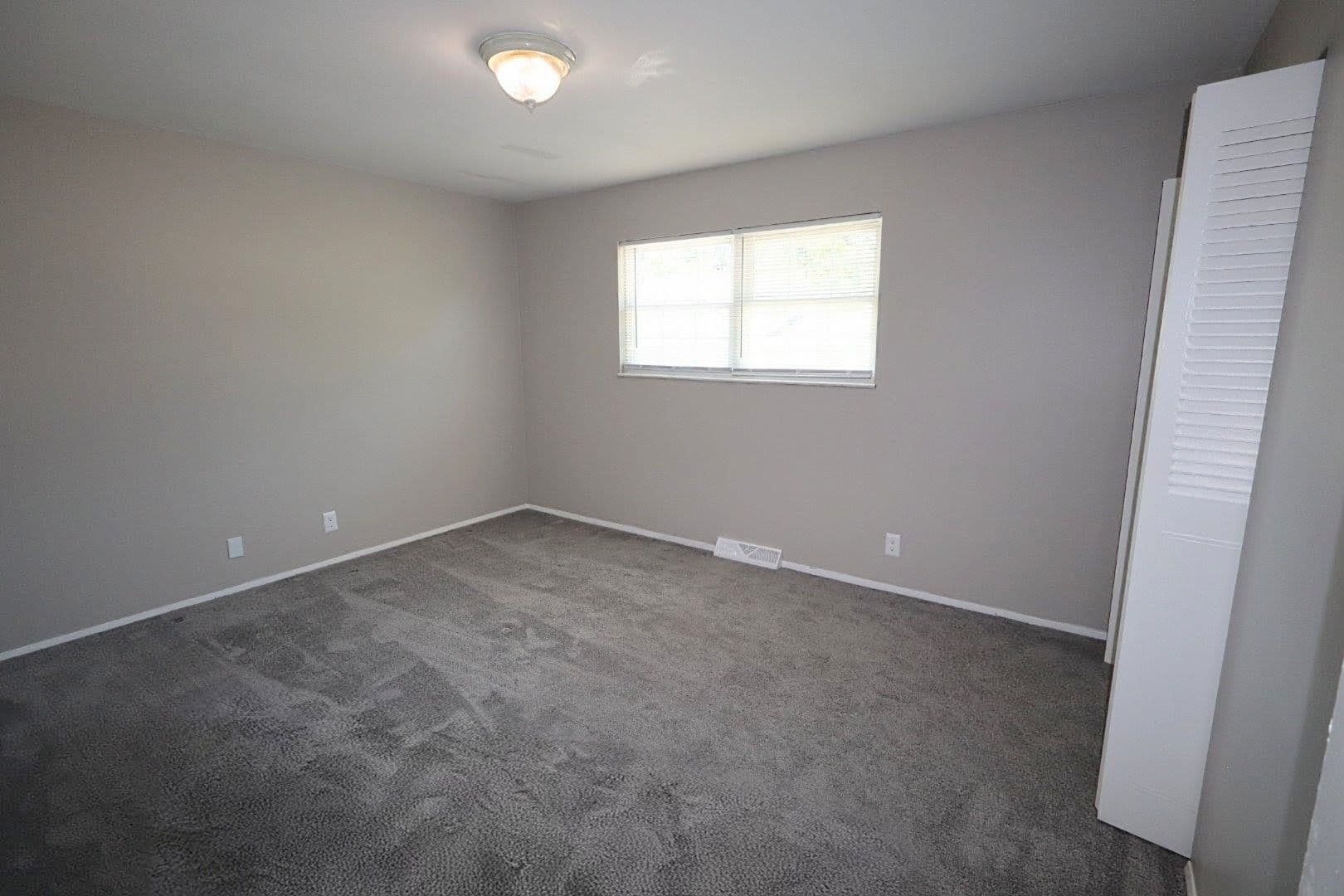 Evansville Apartment: 1210 Vista Court