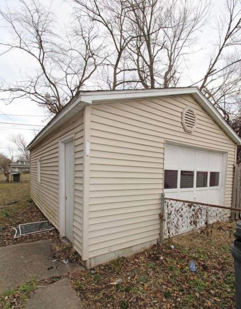 Evansville House: 730 Ridgeway Avenue