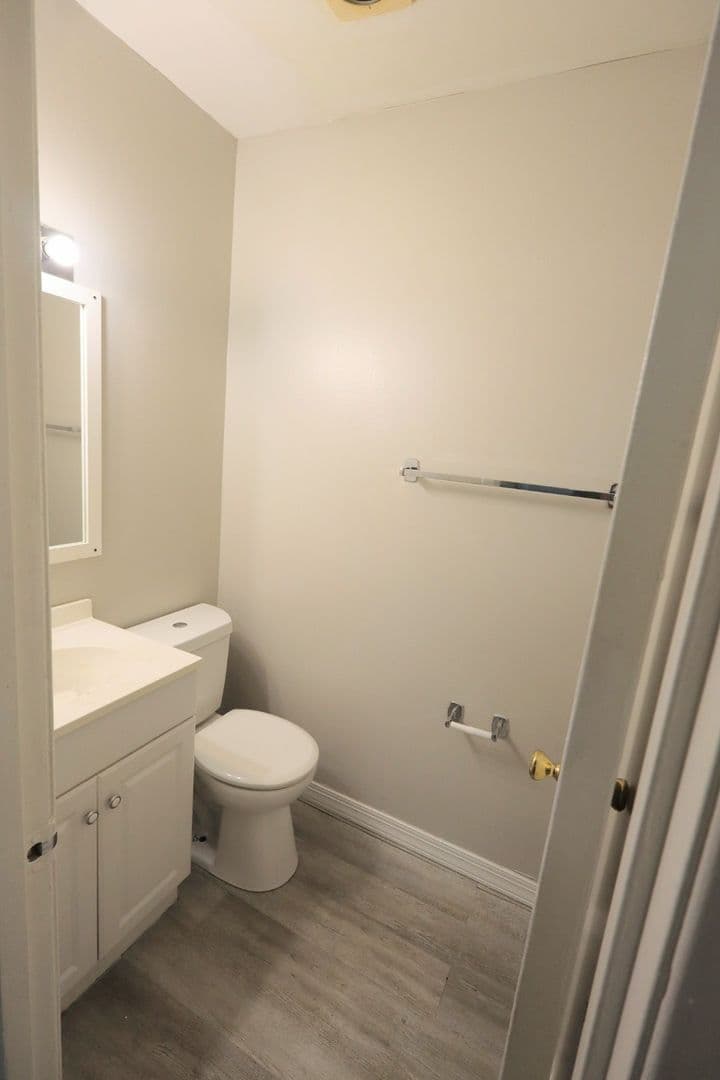 Evansville Apartment: 1210 Vista Court