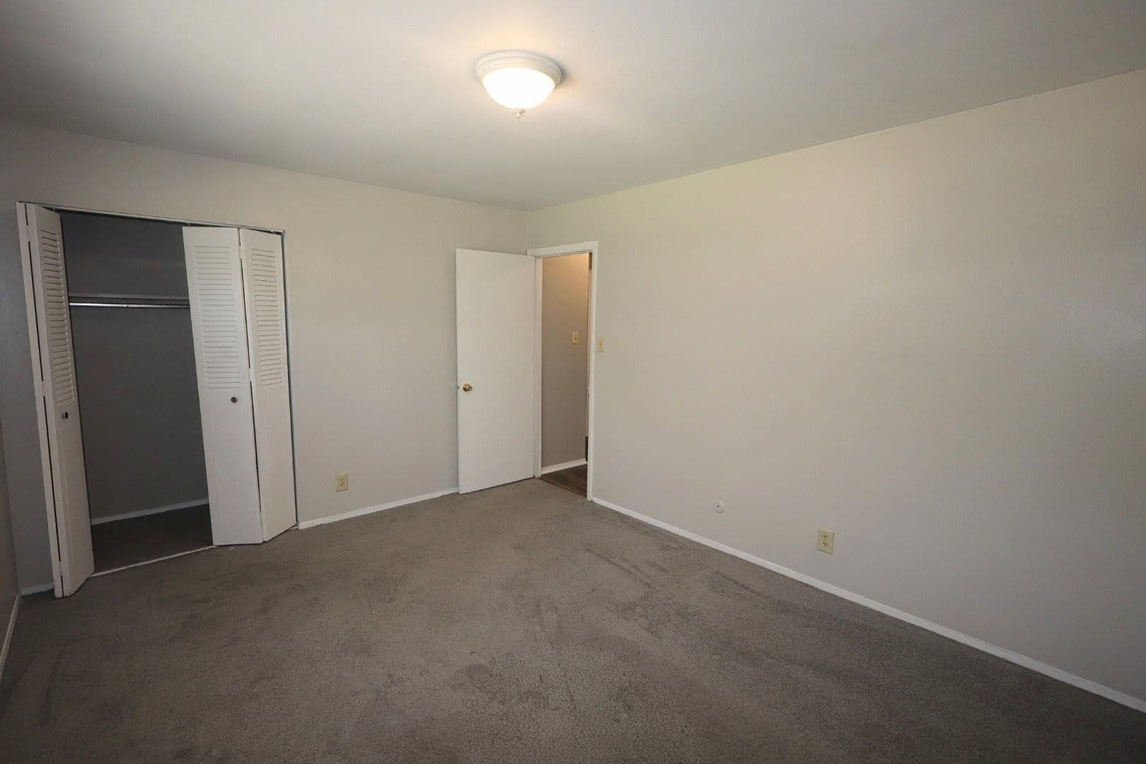 Evansville Apartment: 1210 Vista Court