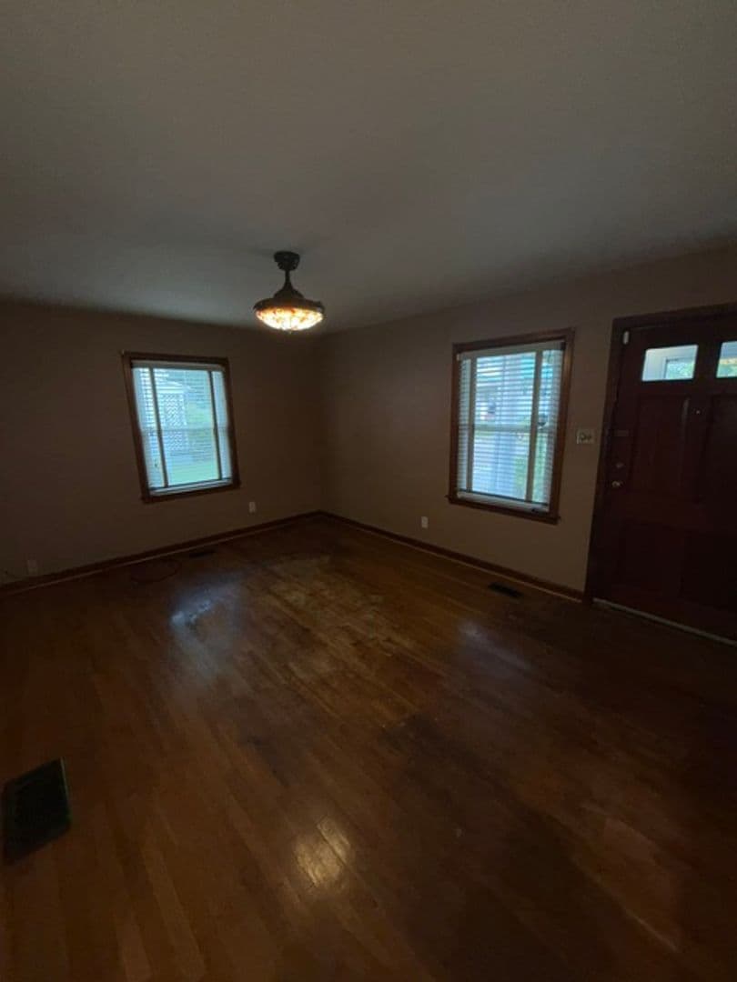 Evansville House: 1667 South Kerth Avenue
