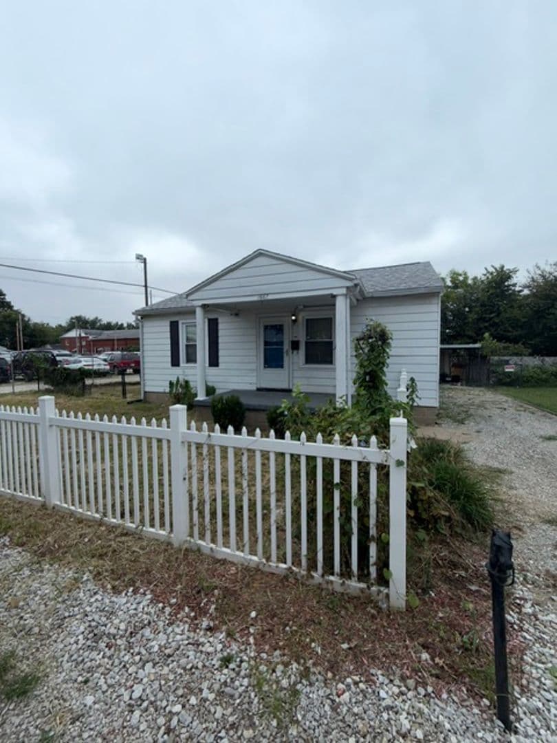 Evansville House: 1667 South Kerth Avenue