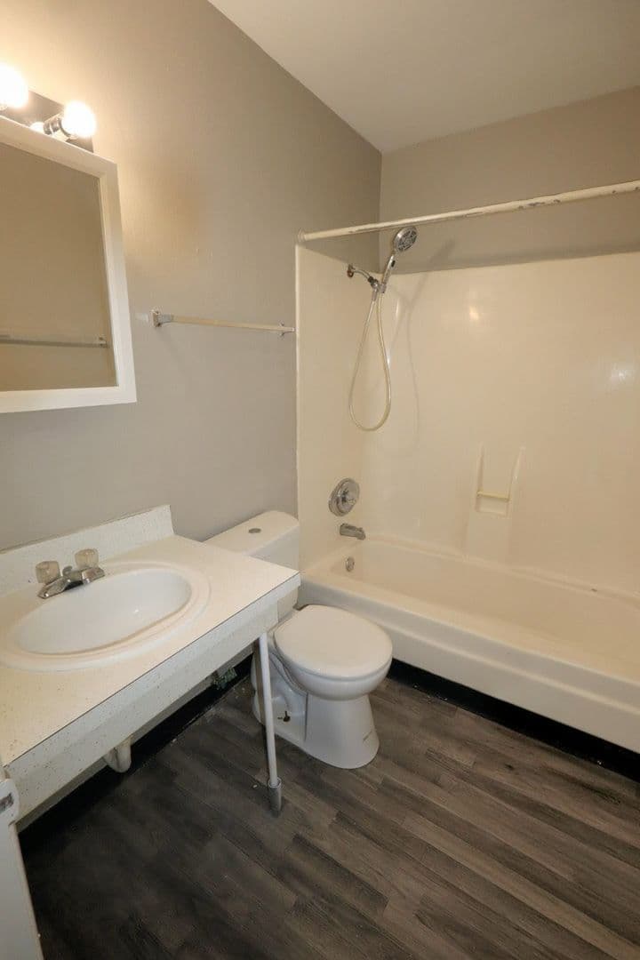 Evansville Apartment: 1210 Vista Court