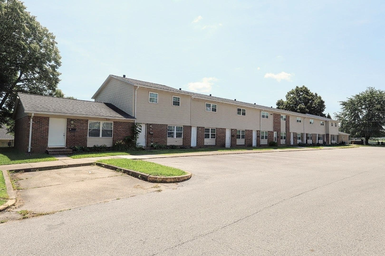 Evansville Apartment: 1210 Vista Court
