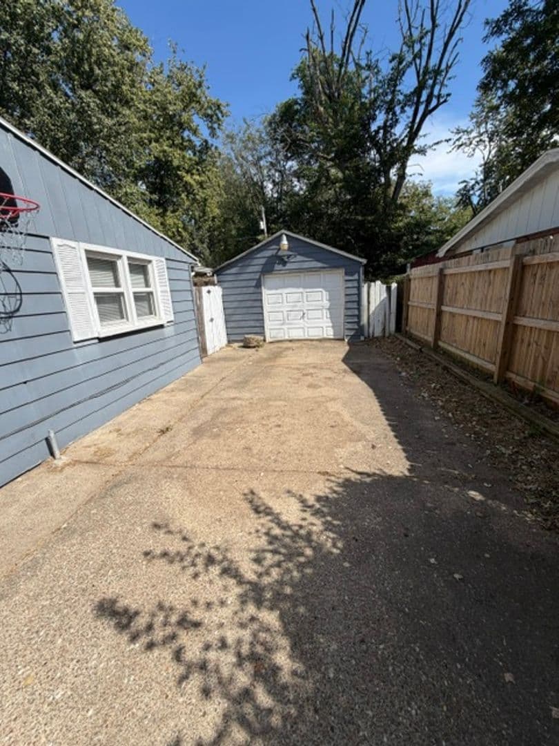 Evansville House: 2712 South Saint James Boulevard