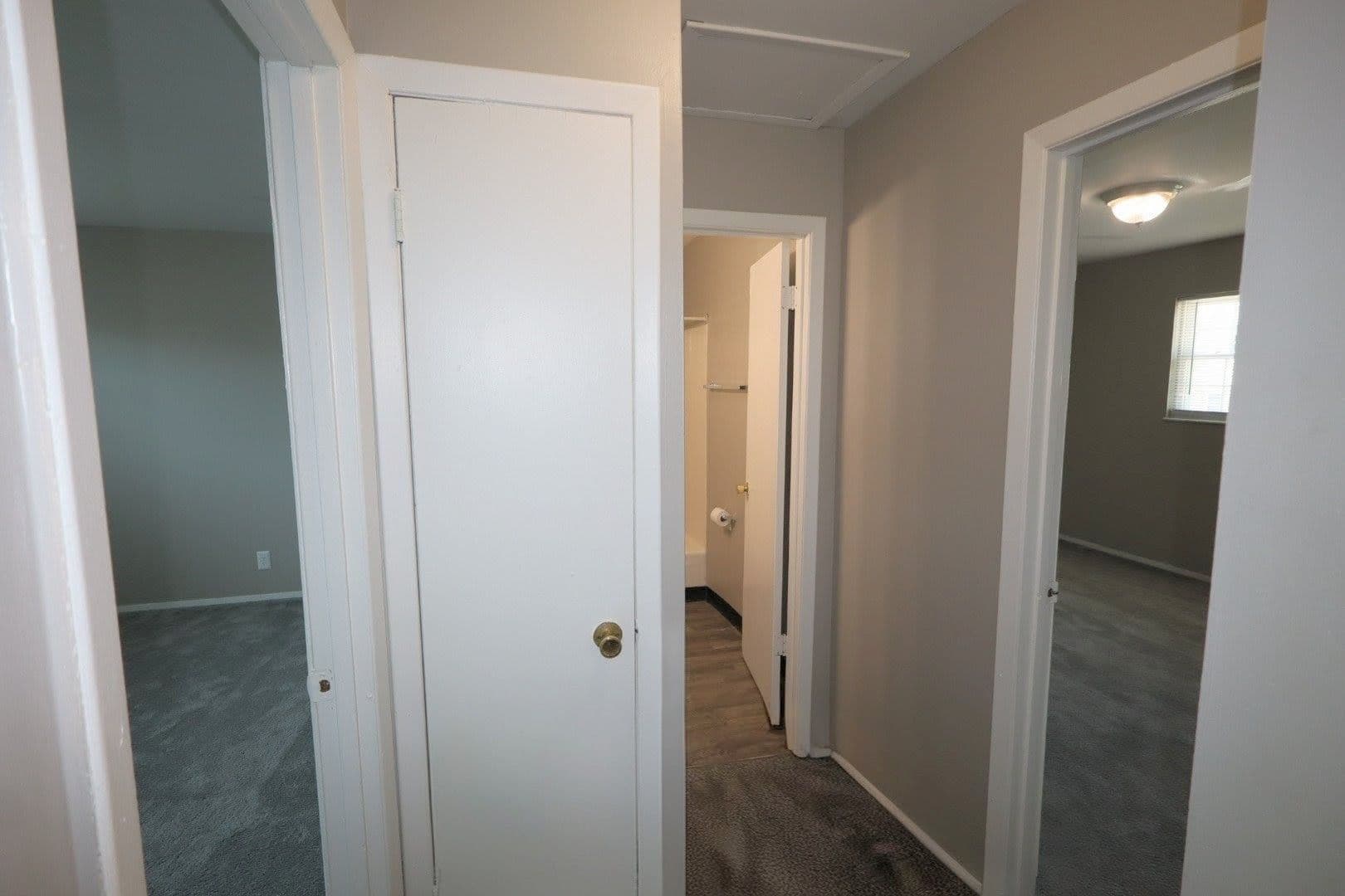 Evansville Apartment: 1210 Vista Court