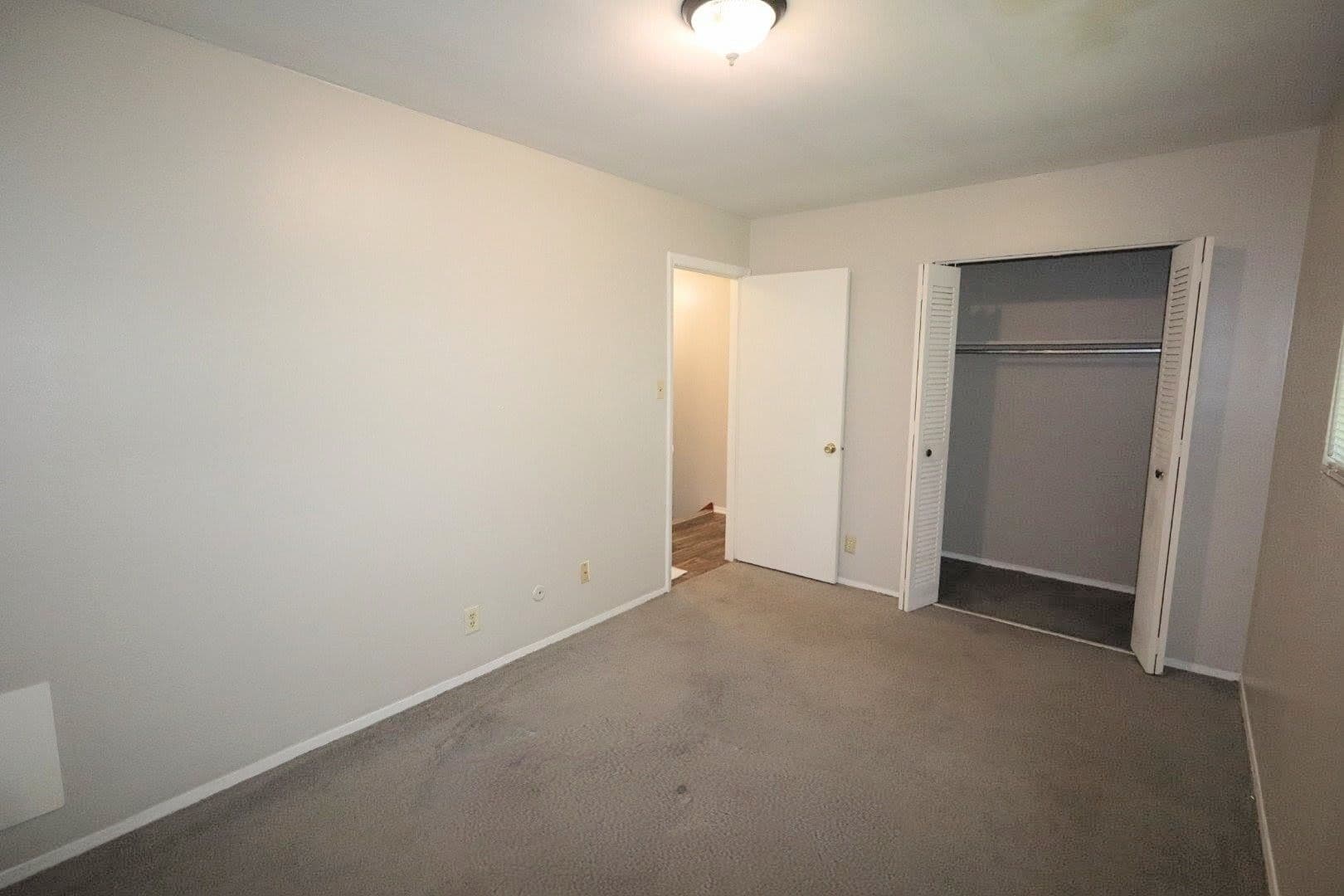 Evansville Apartment: 1210 Vista Court
