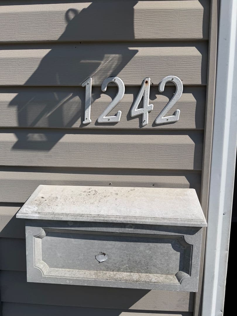 Evansville Apartment: 1240 & 1242 Negley Avenue