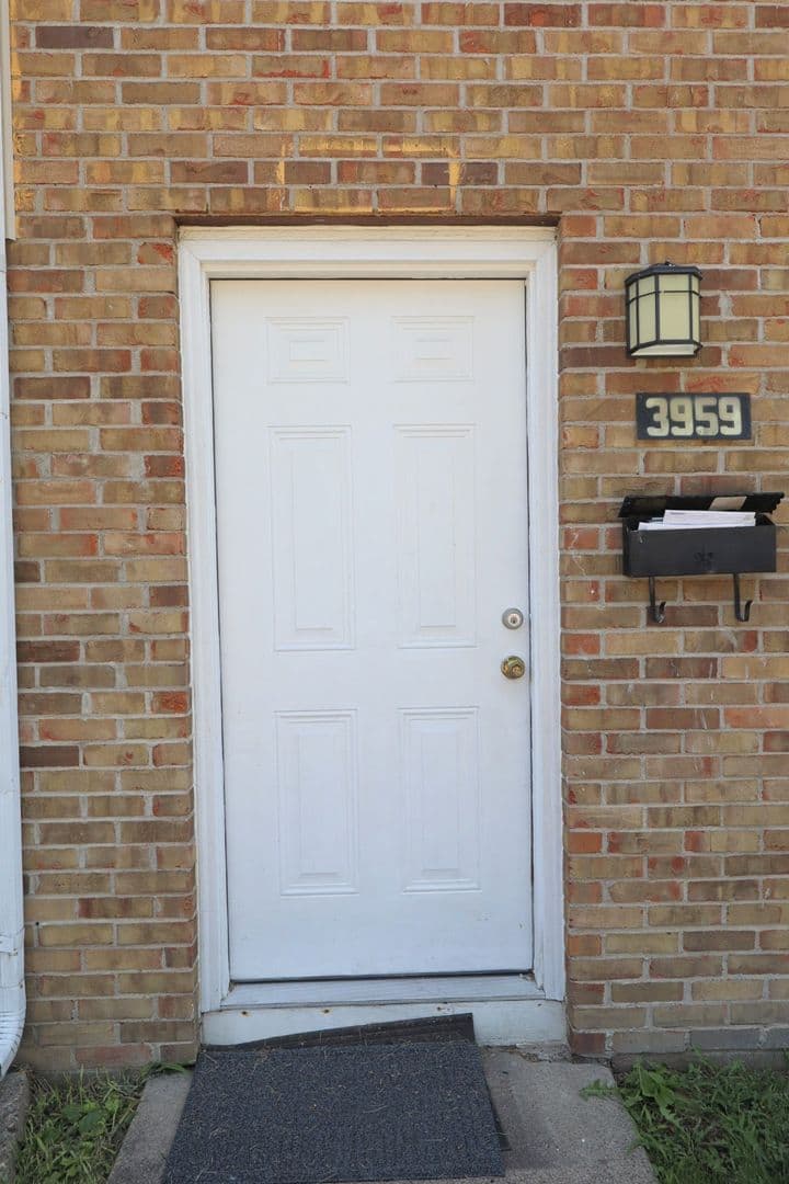 Evansville Apartment: 1210 Vista Court