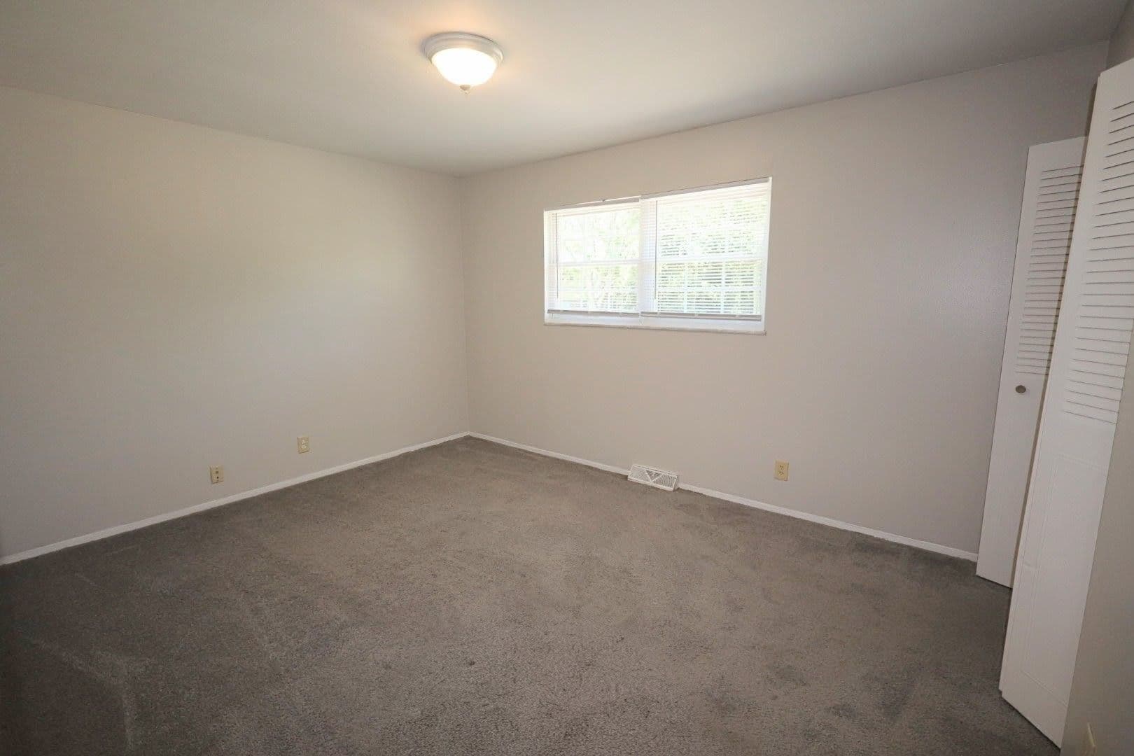Evansville Apartment: 1210 Vista Court