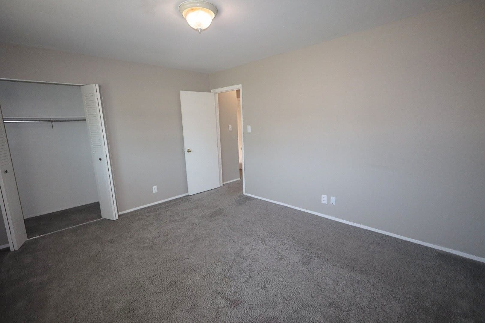 Evansville Apartment: 1210 Vista Court