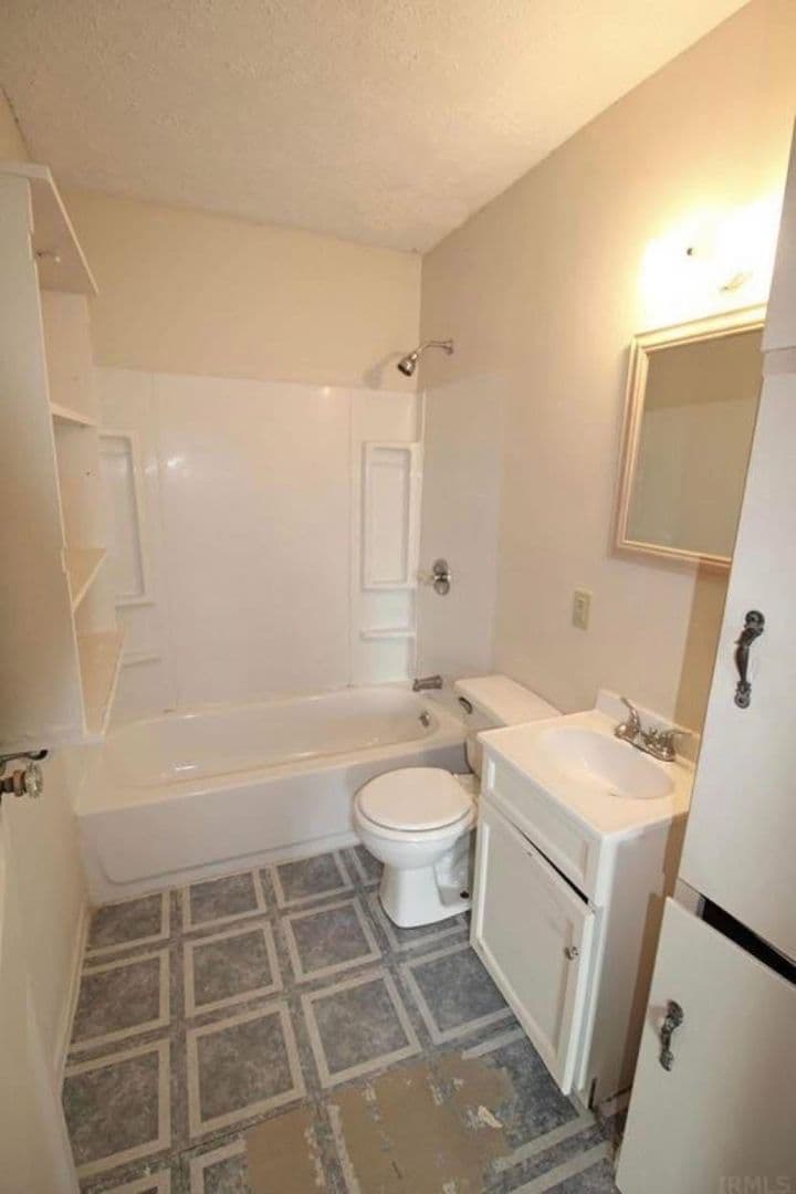 Evansville House: 730 Ridgeway Avenue