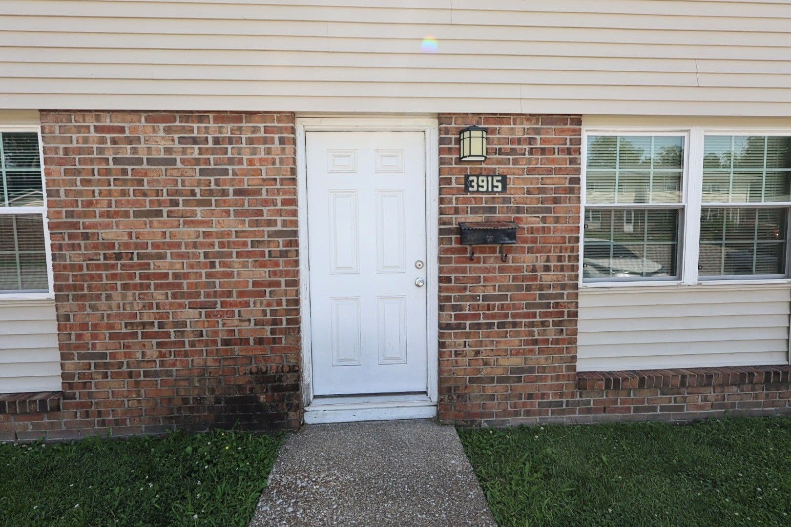 Evansville Apartment: 1210 Vista Court