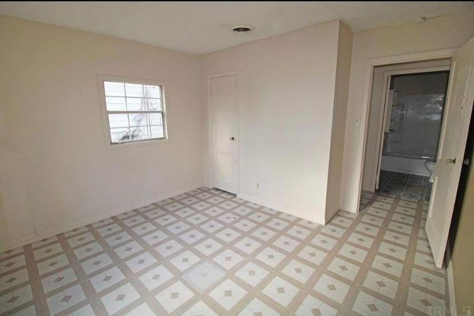 Evansville House: 730 Ridgeway Avenue