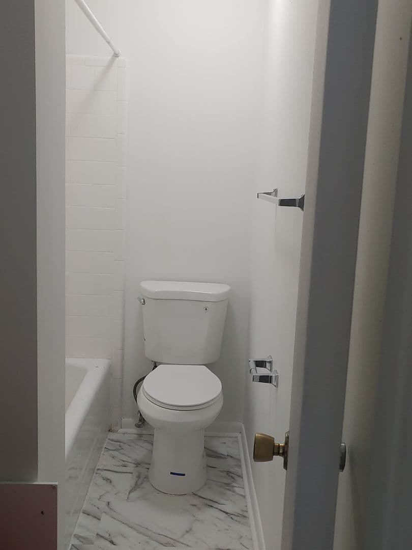 Pine Bluff Apartment: 2100 W 40th Ave