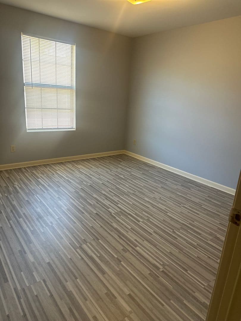 Pine Bluff Apartment: 4511 S Main St