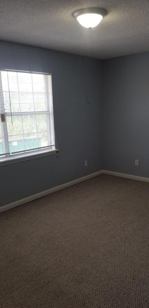 White Hall Apartment: 106 W Little Ln