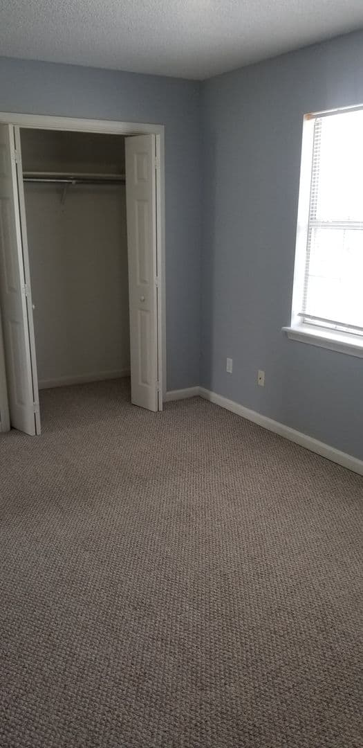 White Hall Apartment: 106 W Little Ln