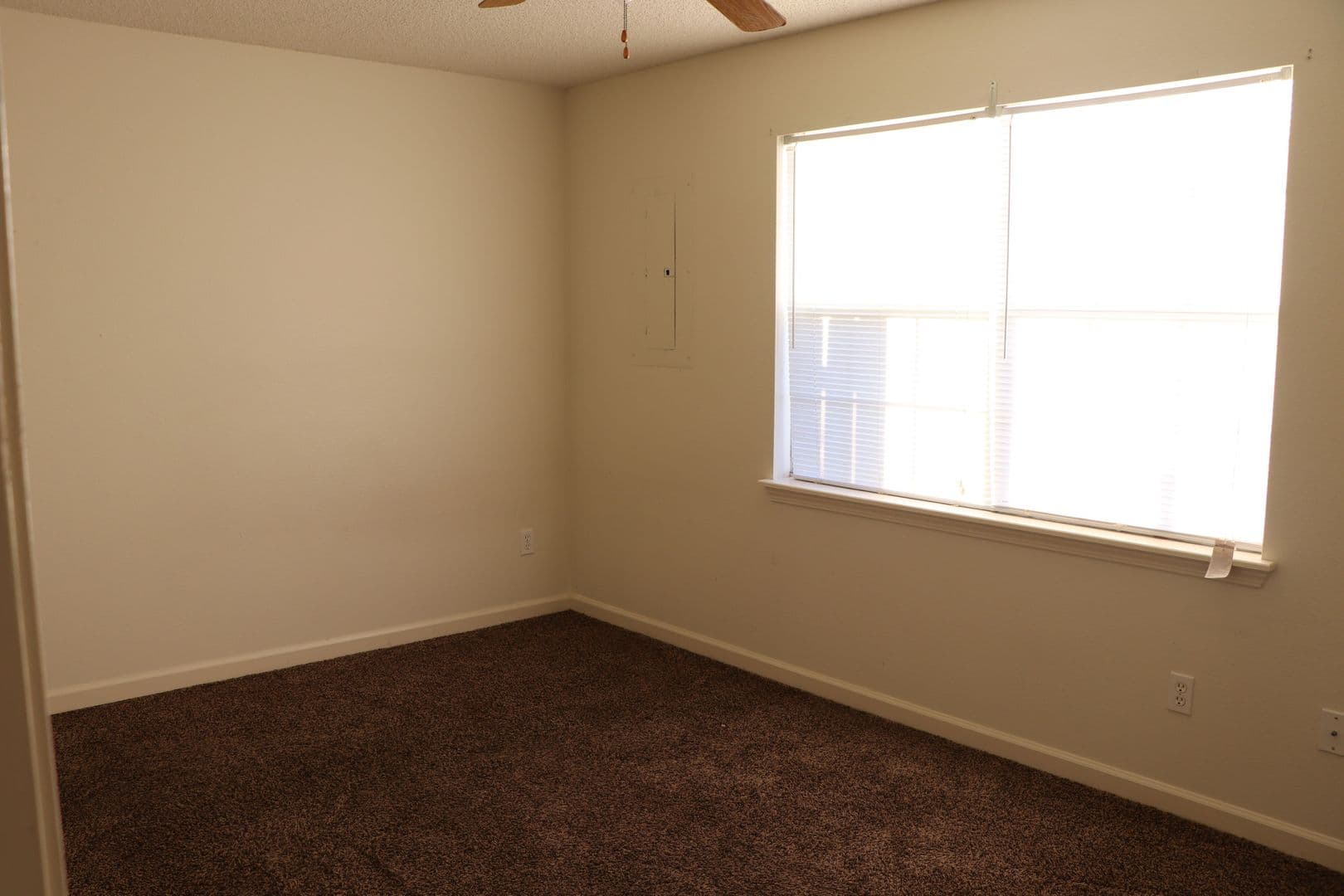 White Hall Apartment: 106 W Little Ln