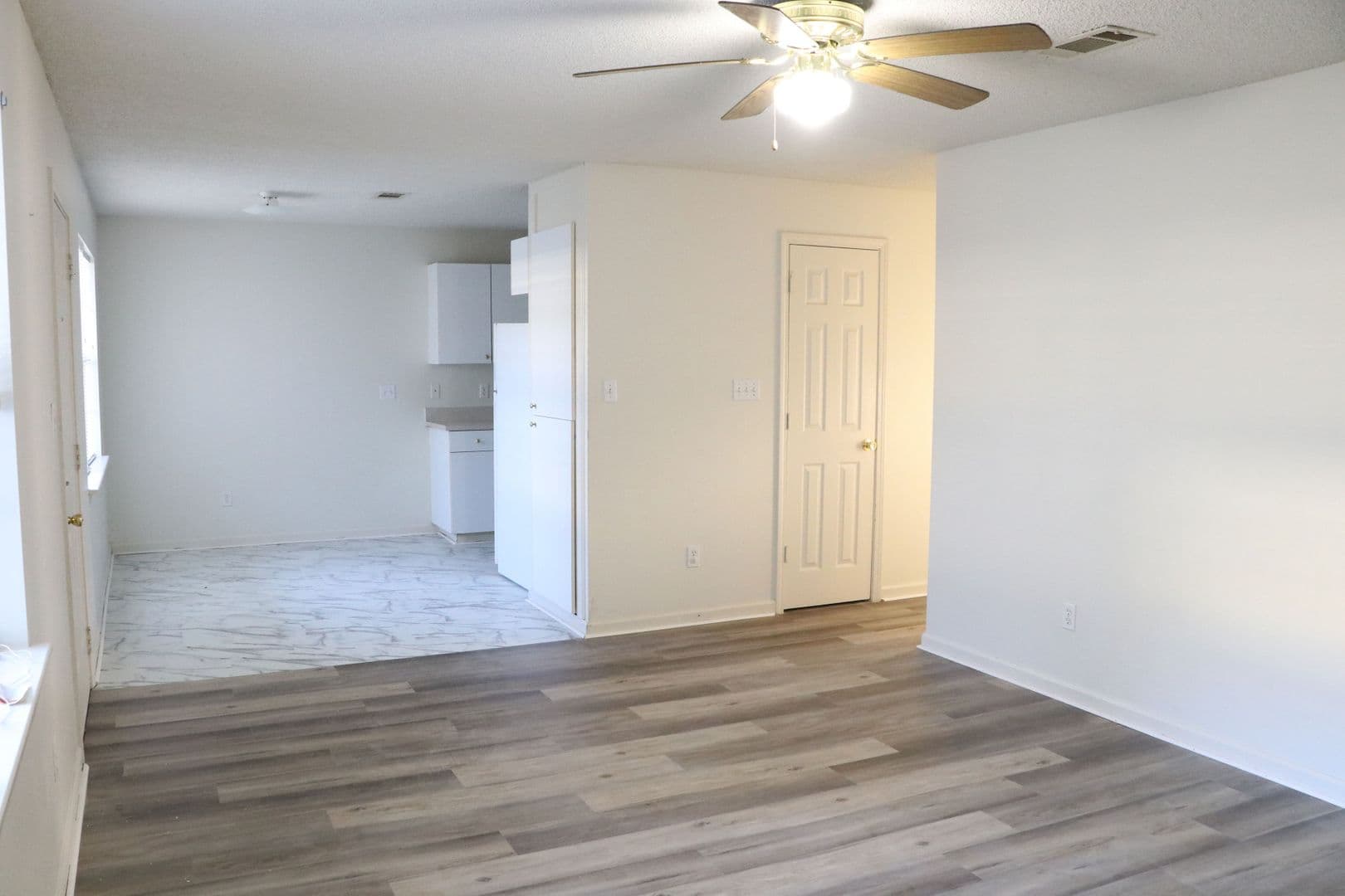 White Hall Apartment: 106 W Little Ln