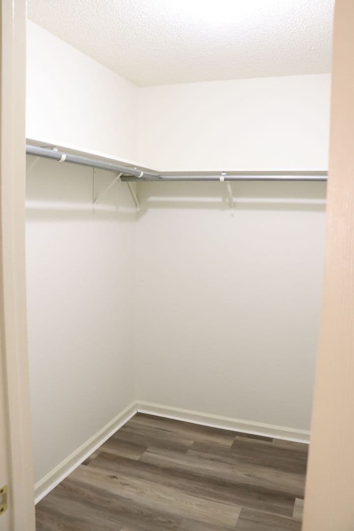 White Hall Apartment: 106 W Little Ln