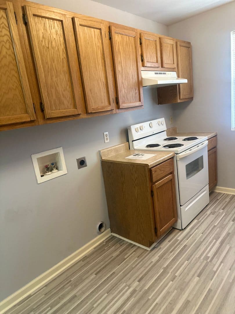 Pine Bluff Apartment: 4511 S Main St