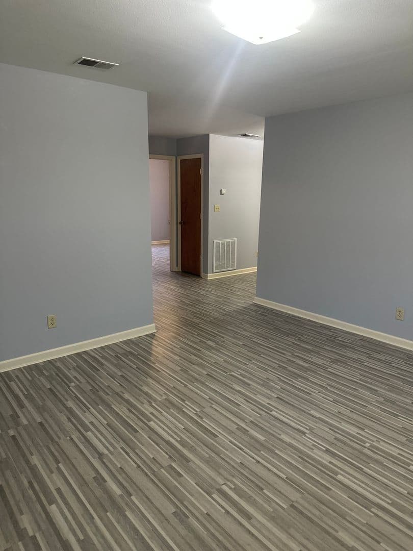 Pine Bluff Apartment: 4511 S Main St