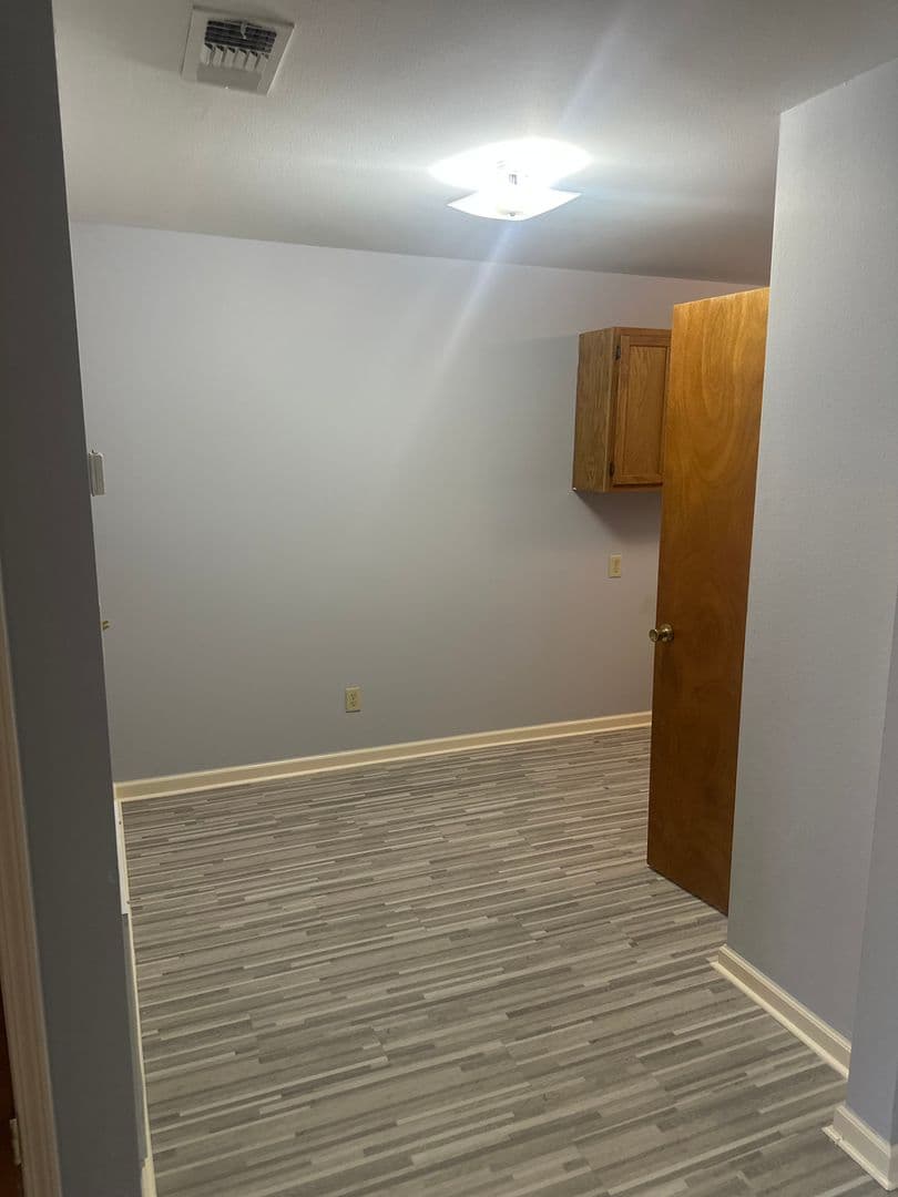 Pine Bluff Apartment: 4511 S Main St