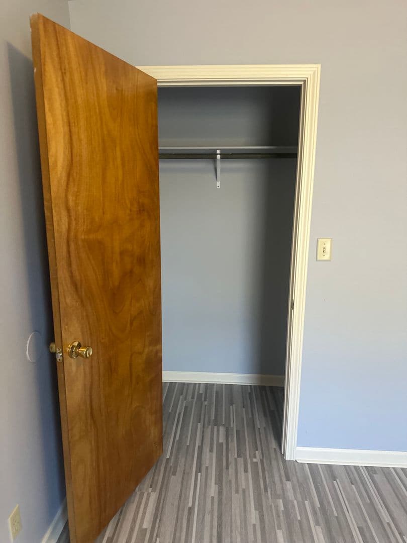 Pine Bluff Apartment: 4511 S Main St
