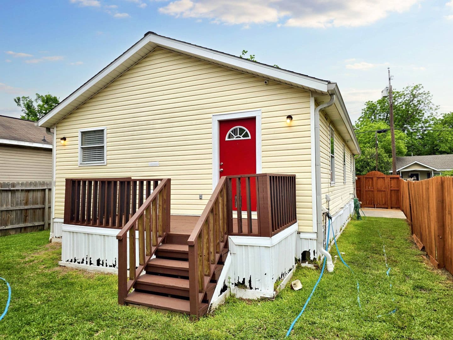 Houston House: 828 E 39th St.