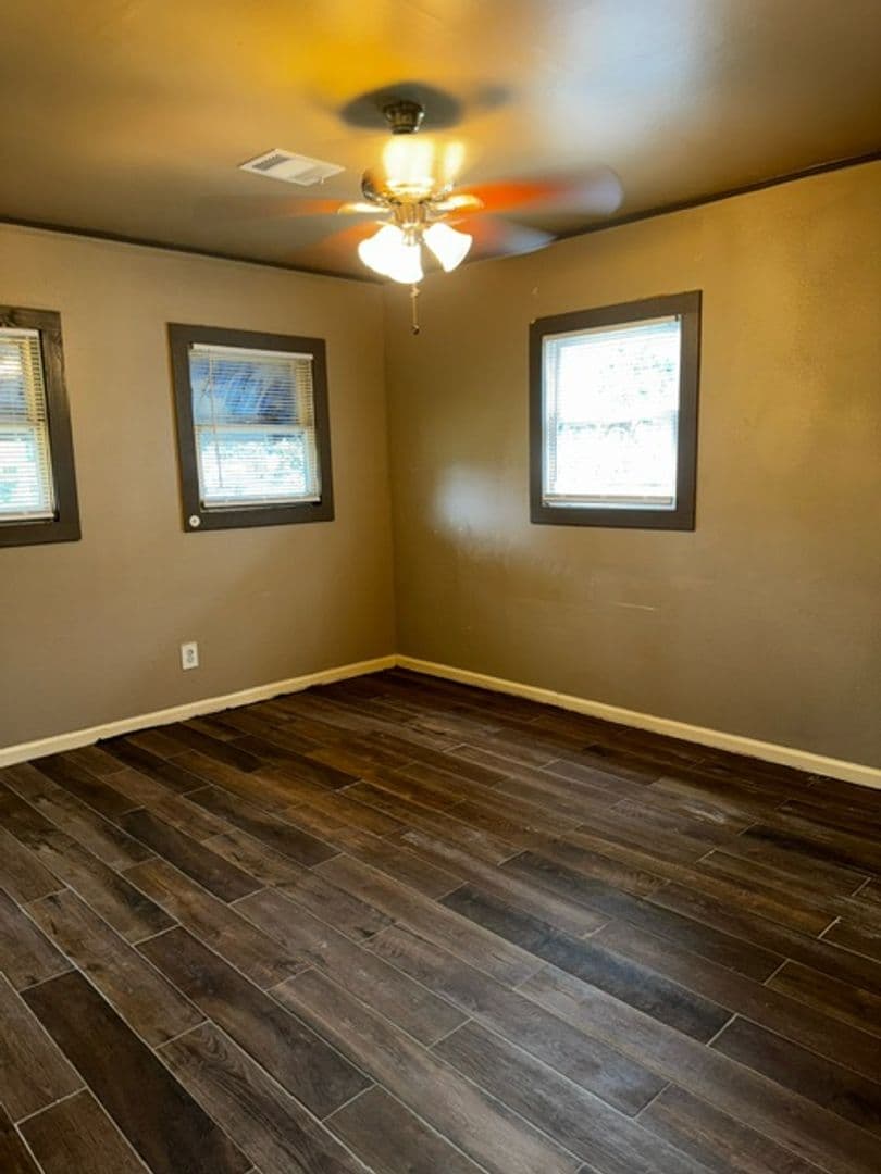 Bacliff House: 4104 Houx St.