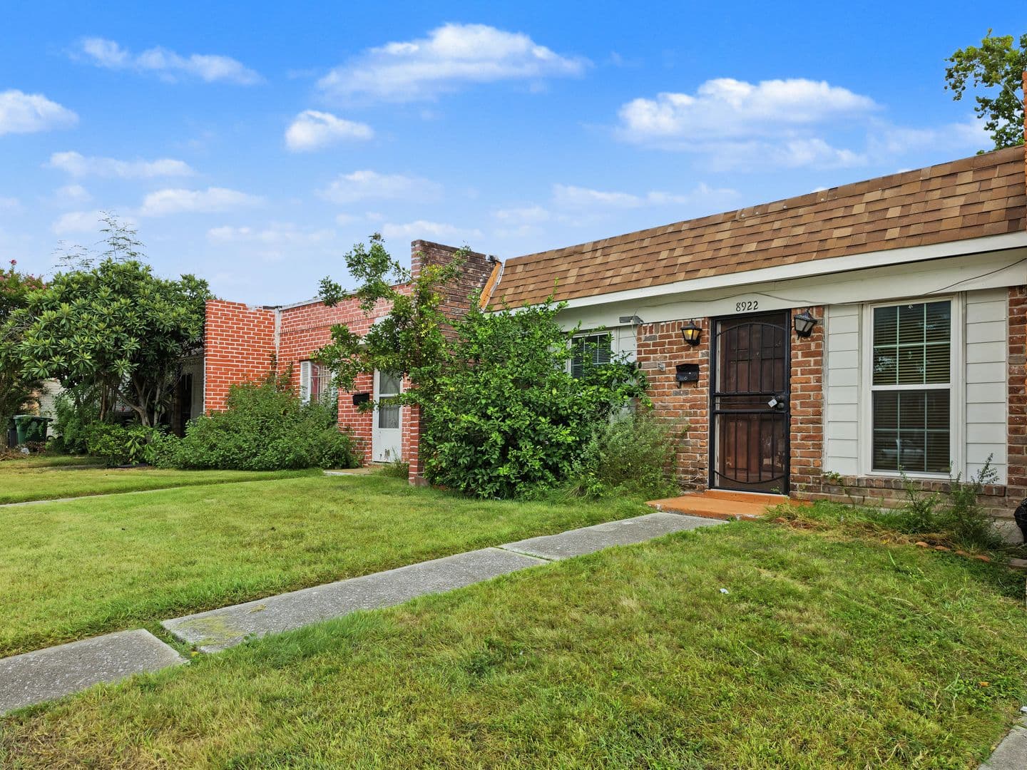 Houston House: 8922 Kempwood Dr.