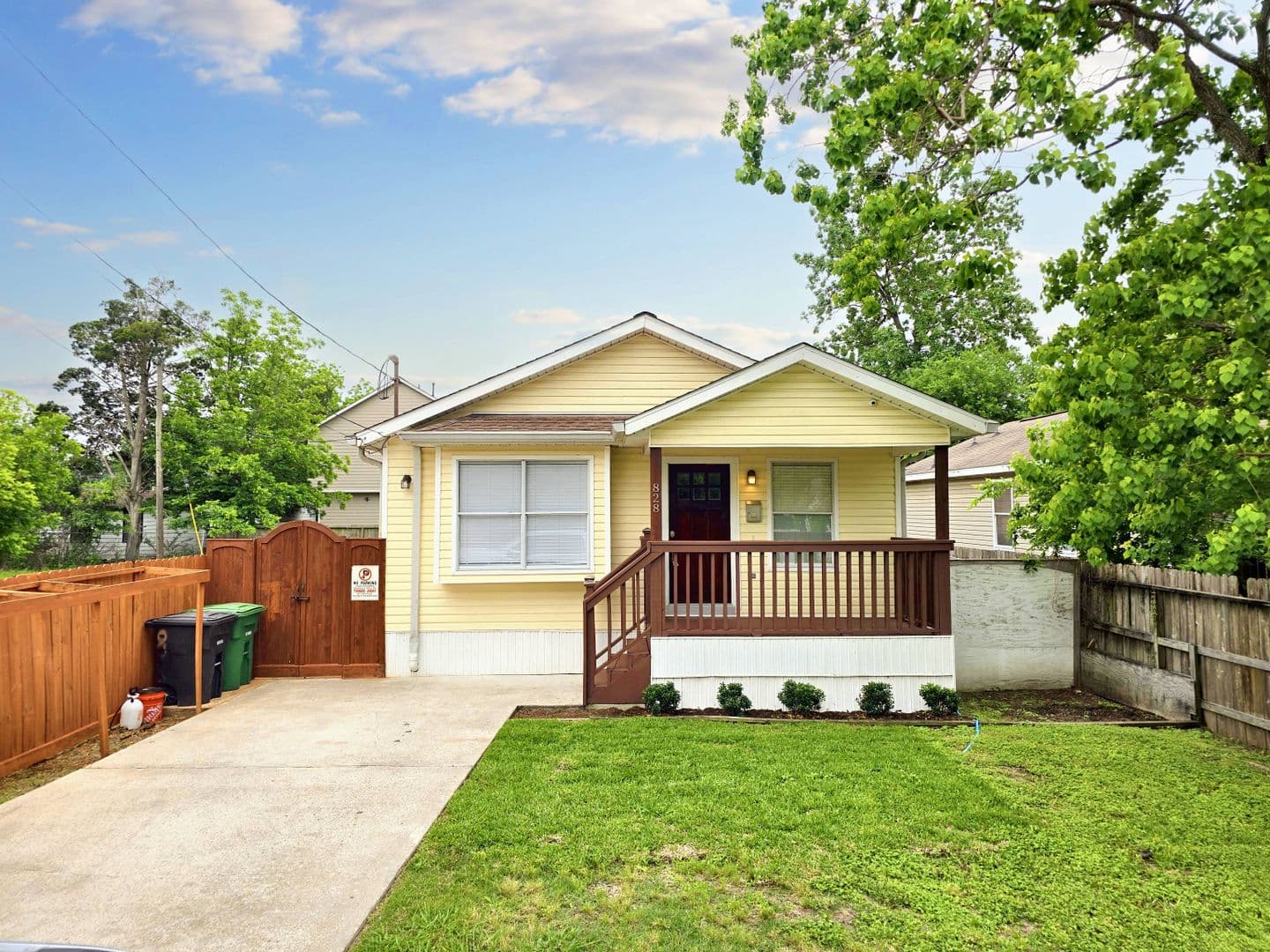 Houston House: 828 E 39th St.