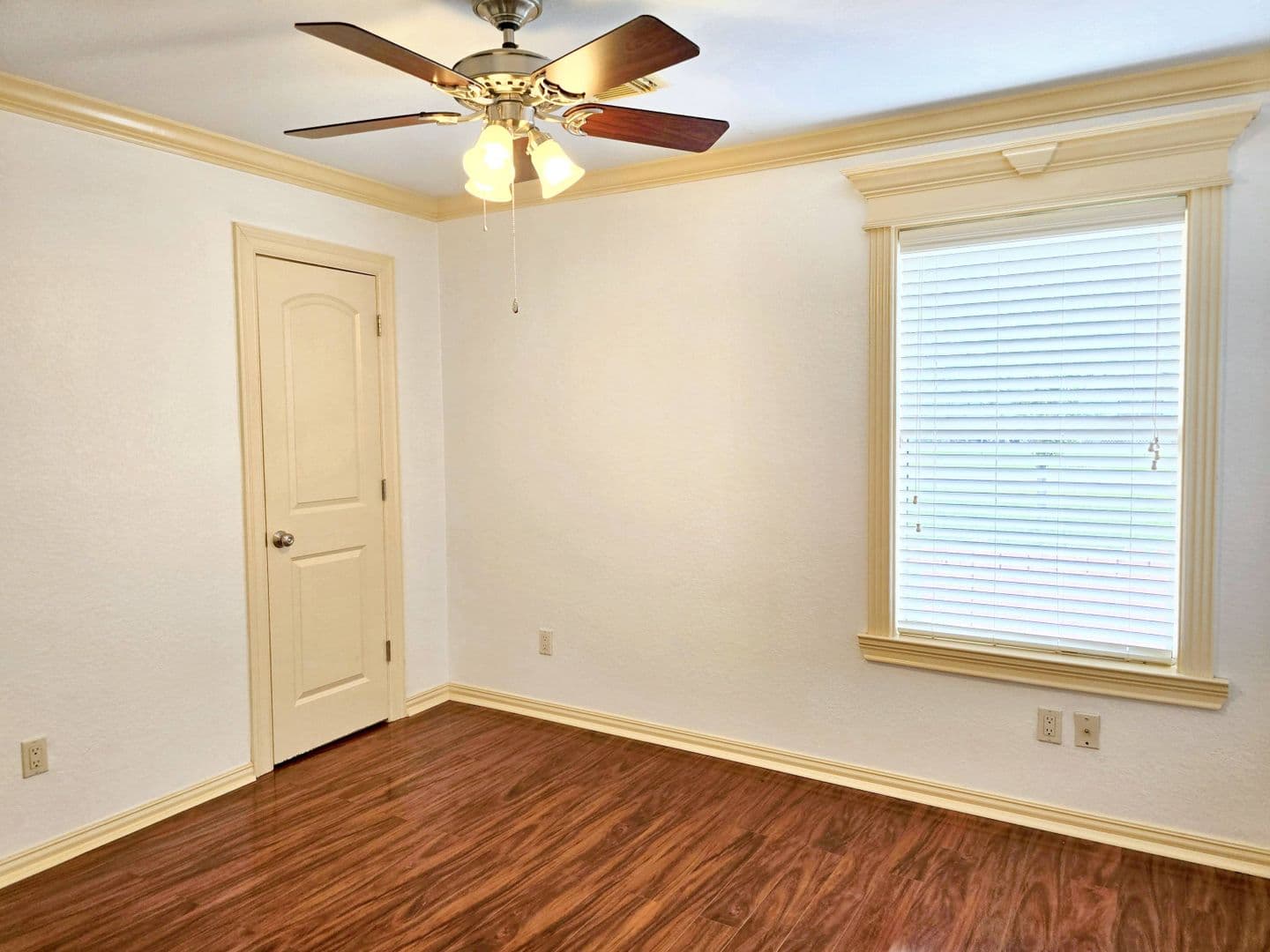Houston House: 828 E 39th St.