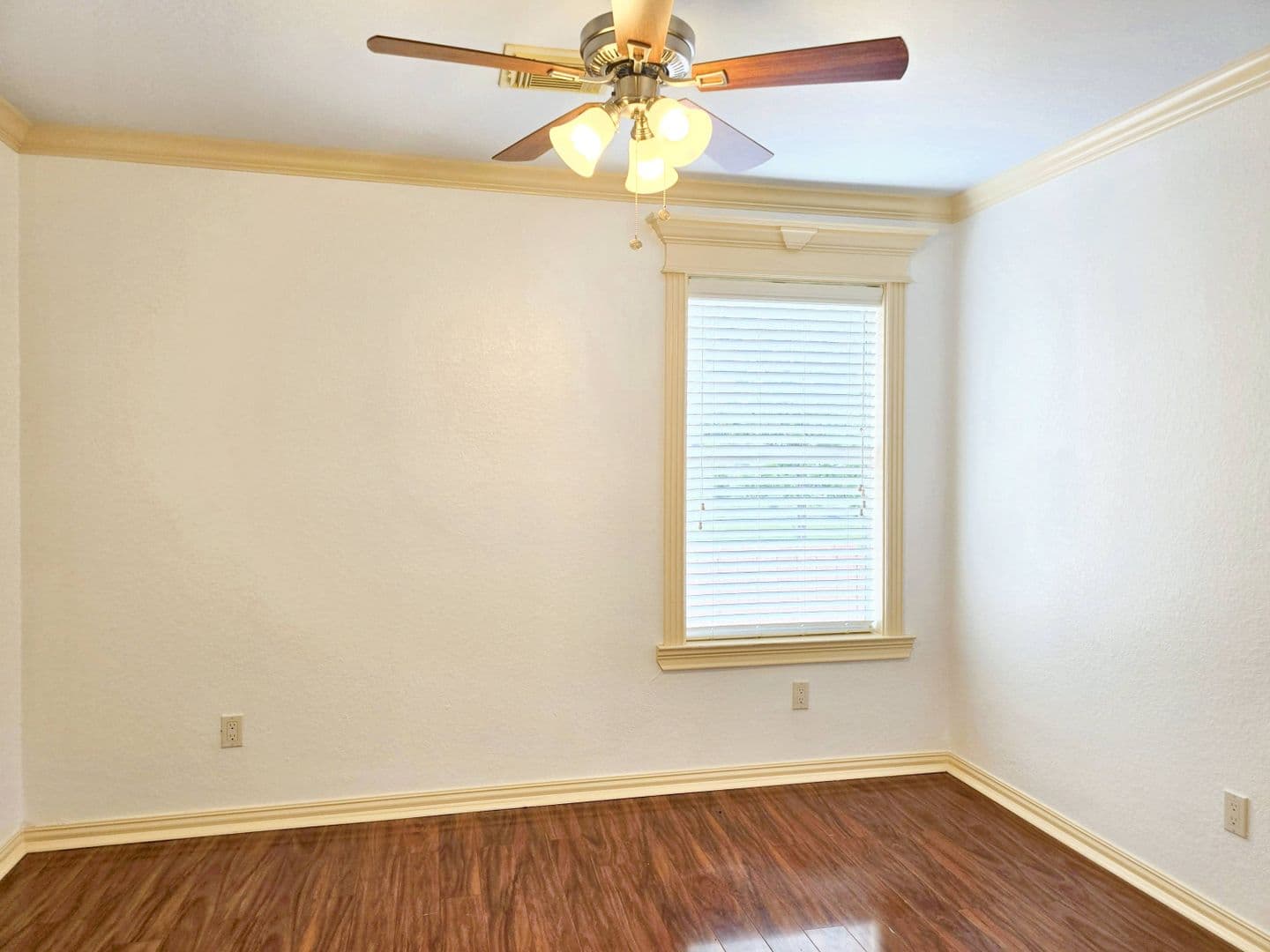 Houston House: 828 E 39th St.
