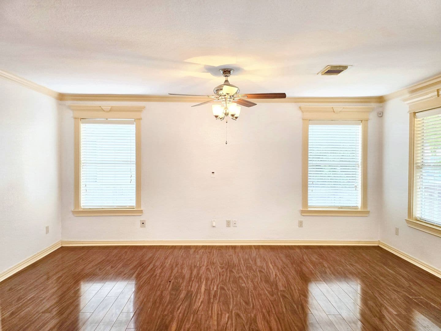 Houston House: 828 E 39th St.