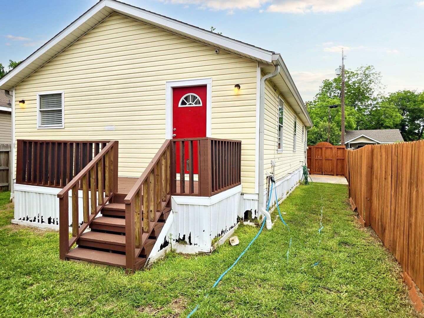 Houston House: 828 E 39th St.