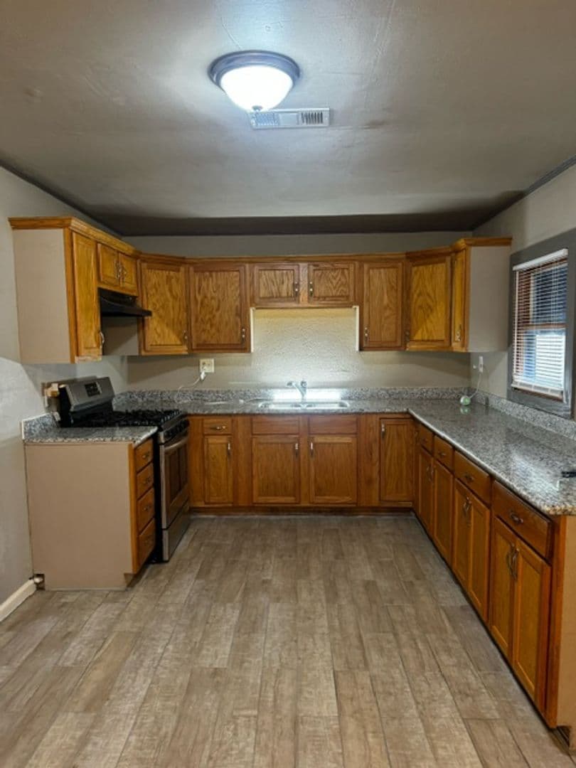 Bacliff House: 4104 Houx St.