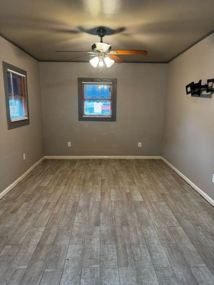 Bacliff House: 4104 Houx St.