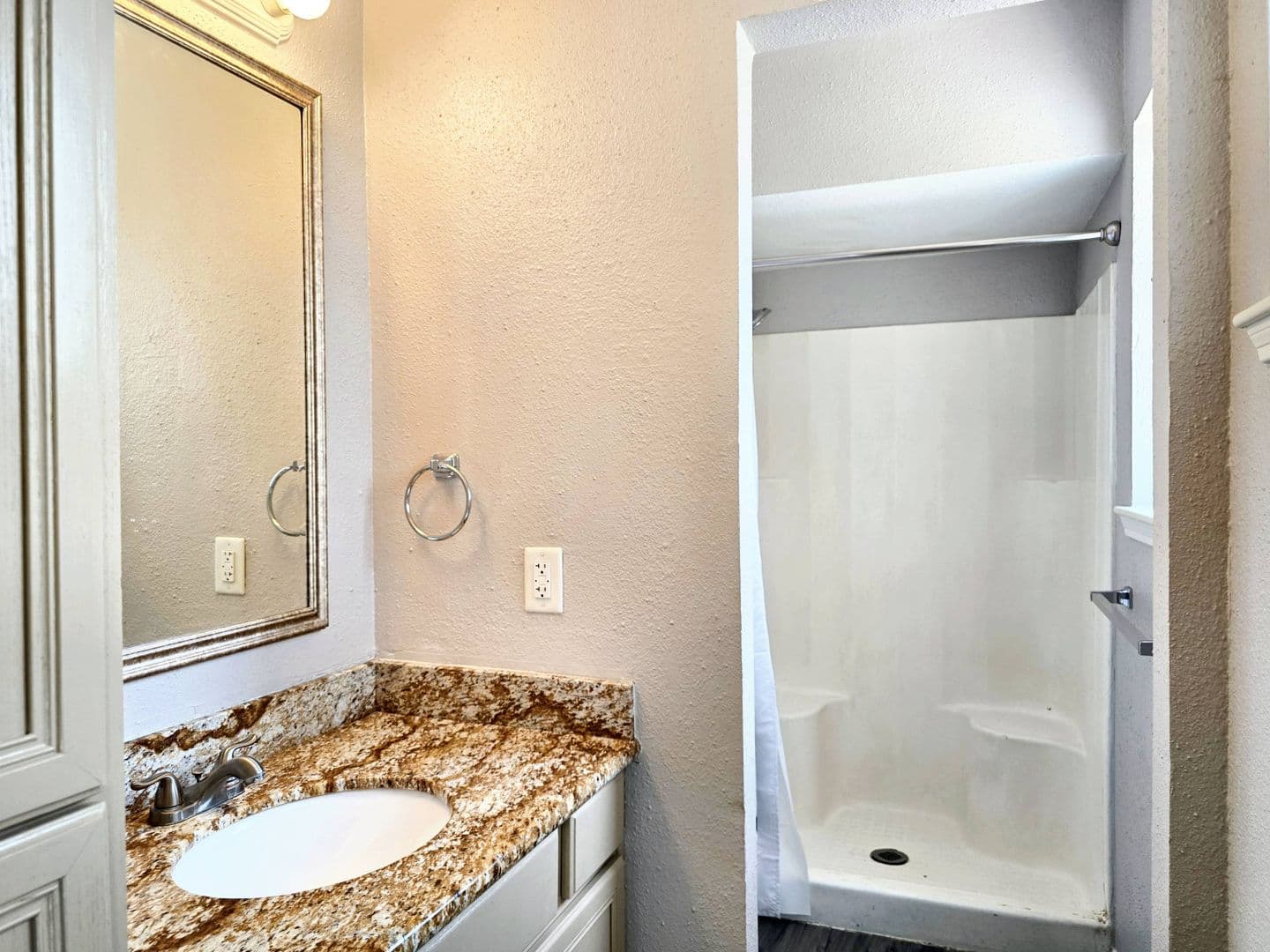 Katy House: 22619 Deville Dr.