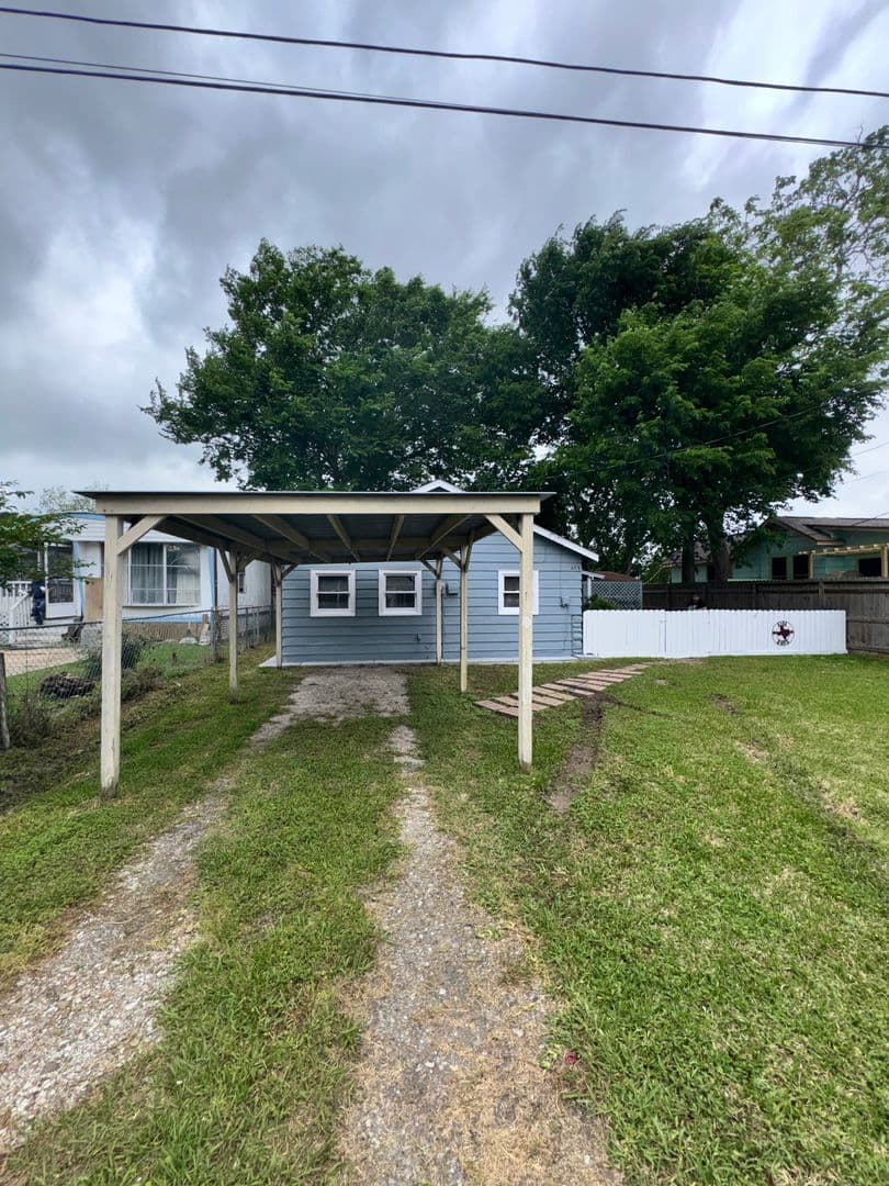 Bacliff House: 4104 Houx St.