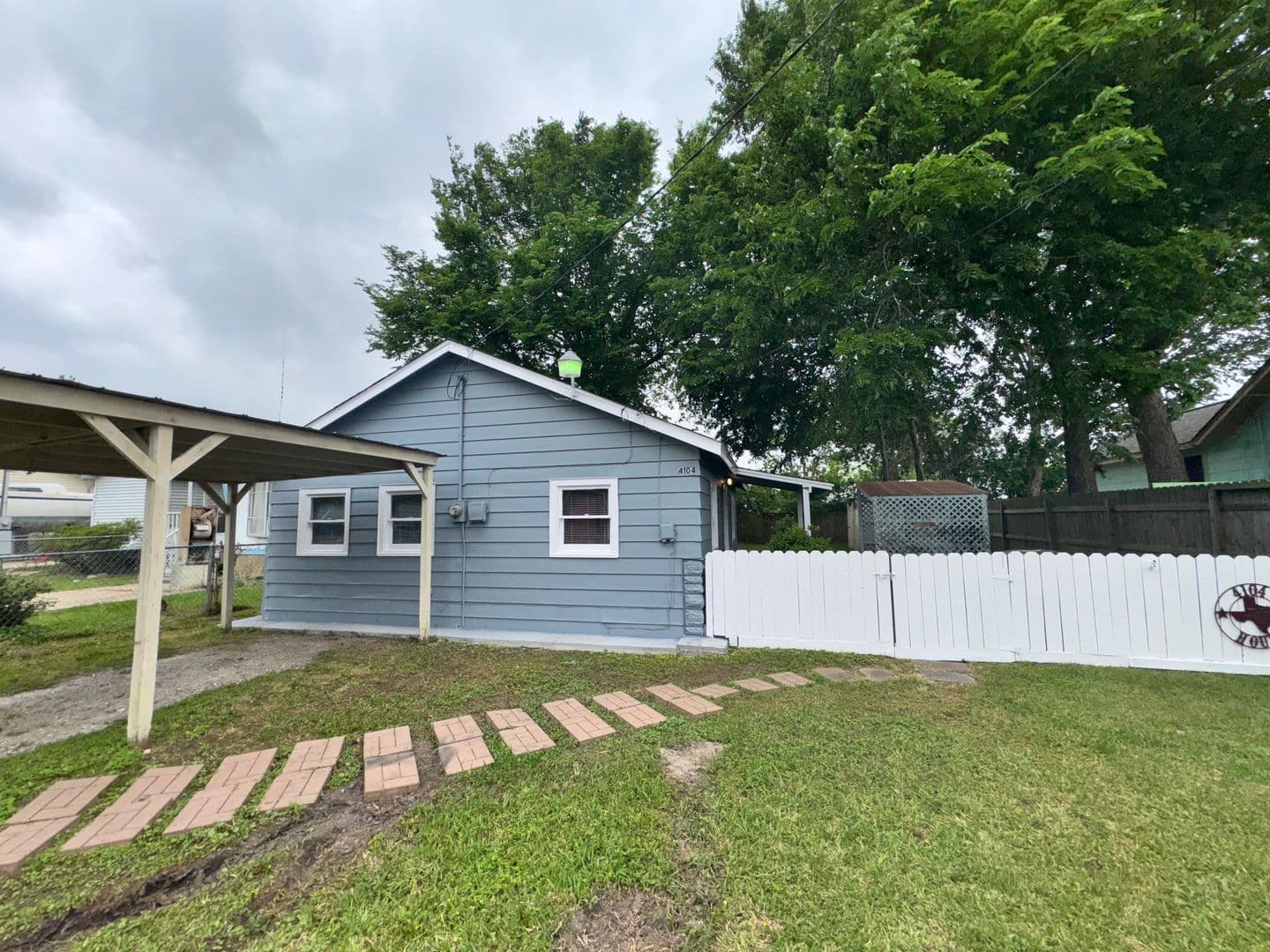 Bacliff House: 4104 Houx St.