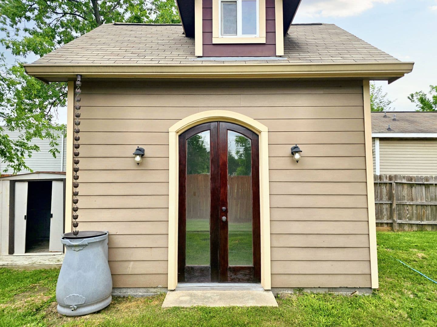 Houston House: 828 E 39th St.