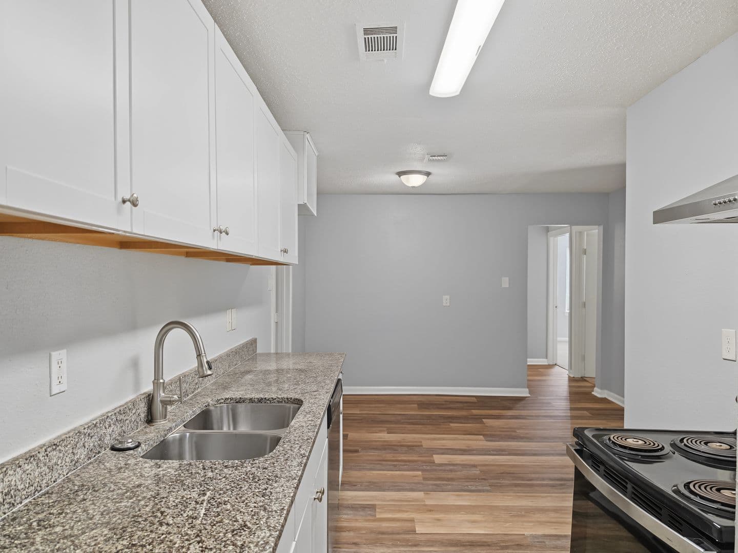 Houston House: 5427 Willow Glen Dr.
