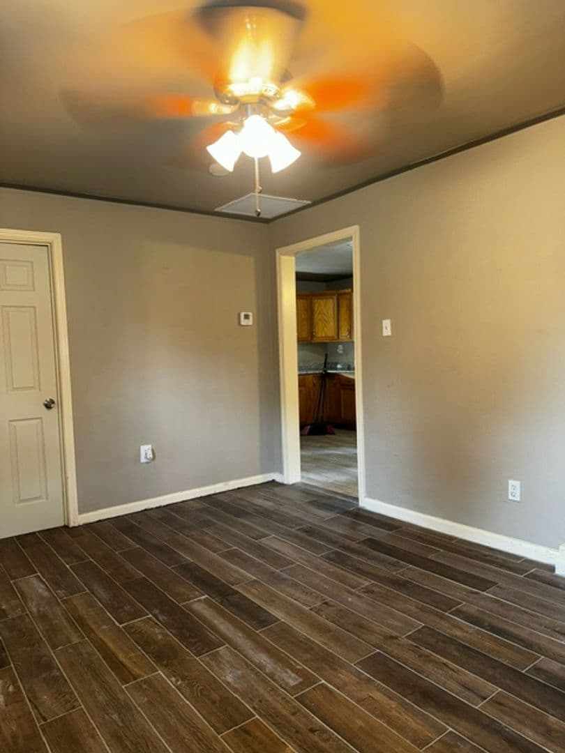 Bacliff House: 4104 Houx St.