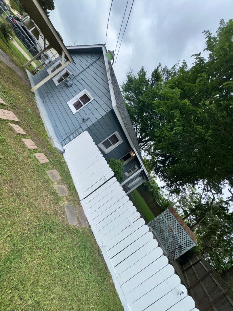 Bacliff House: 4104 Houx St.