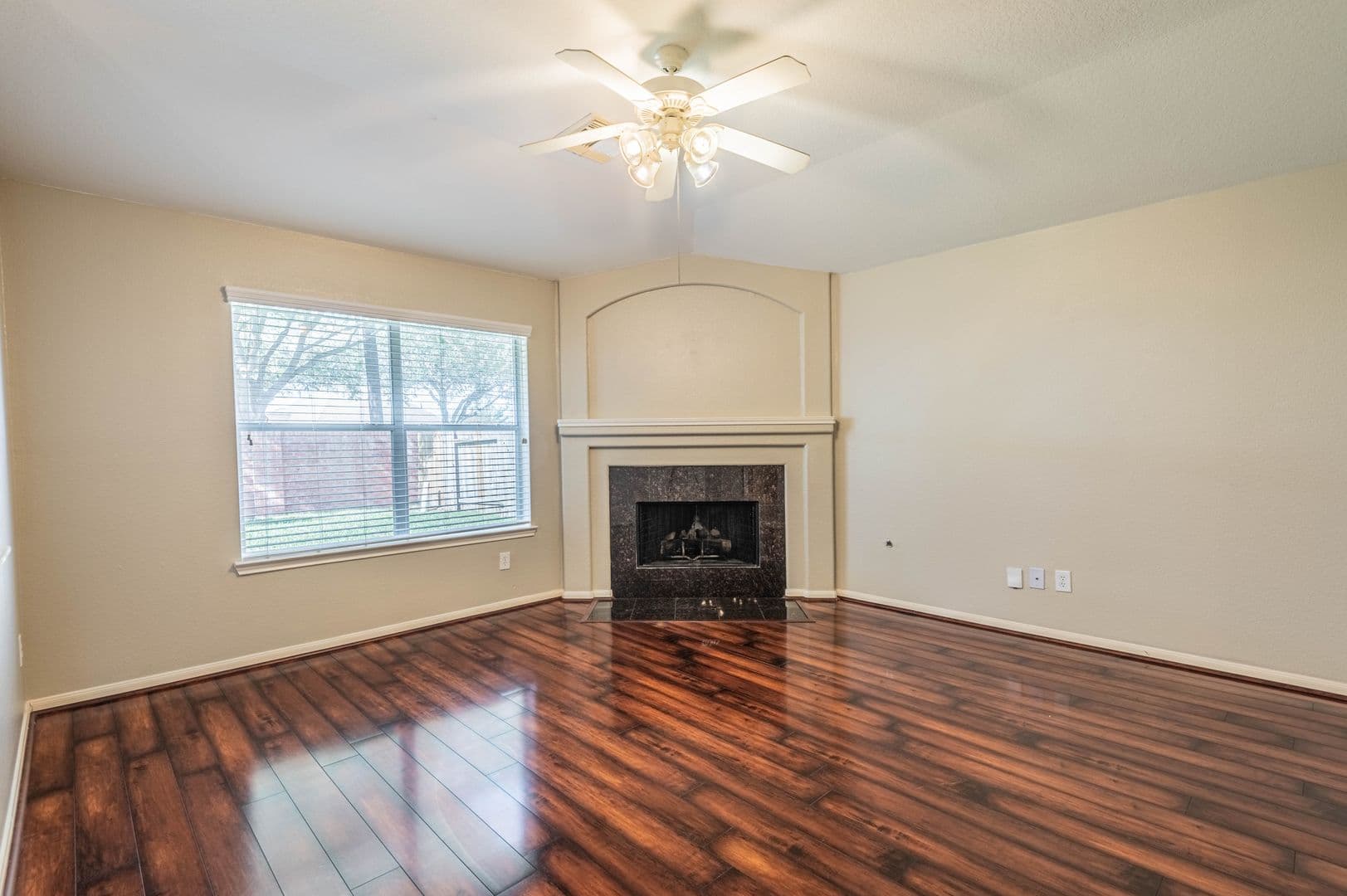 Pearland House: 2006 Roaring Springs Dr.