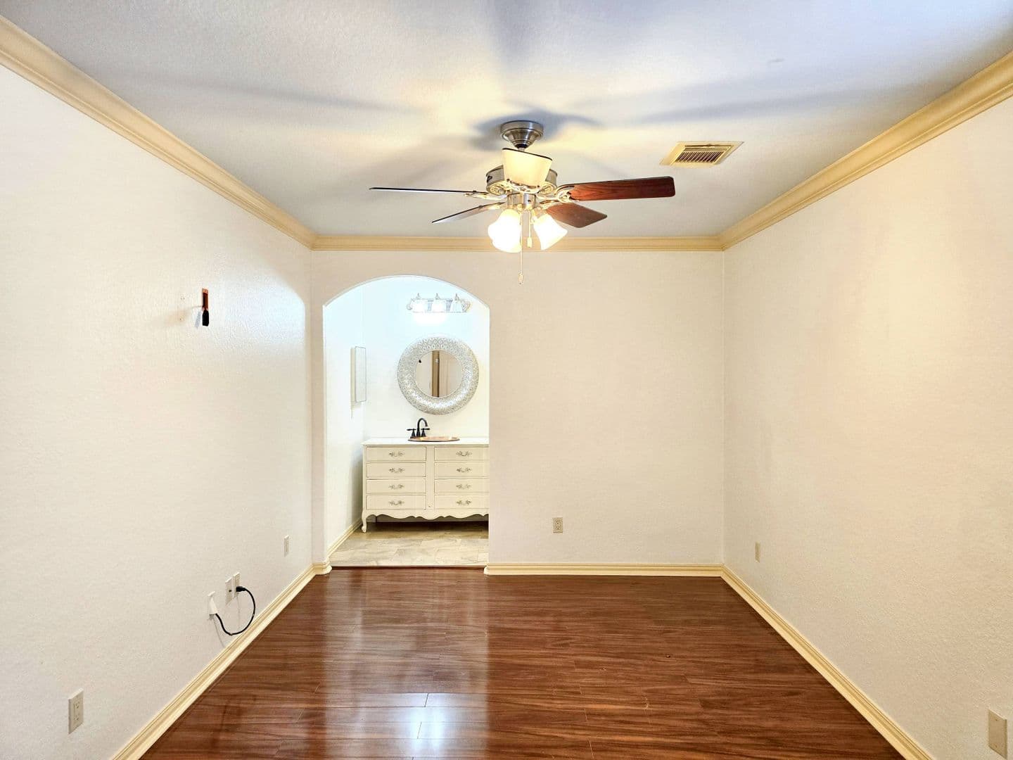 Houston House: 828 E 39th St.